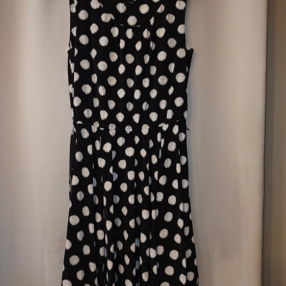 Sleeveless Black/White Dots Dress w/Belt